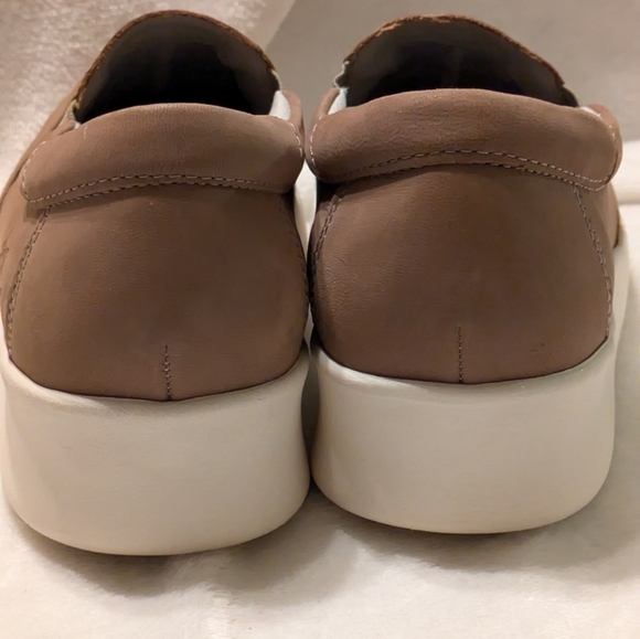 OTBT Camile shoe sz 8.5 tan - Picture 8 of 9